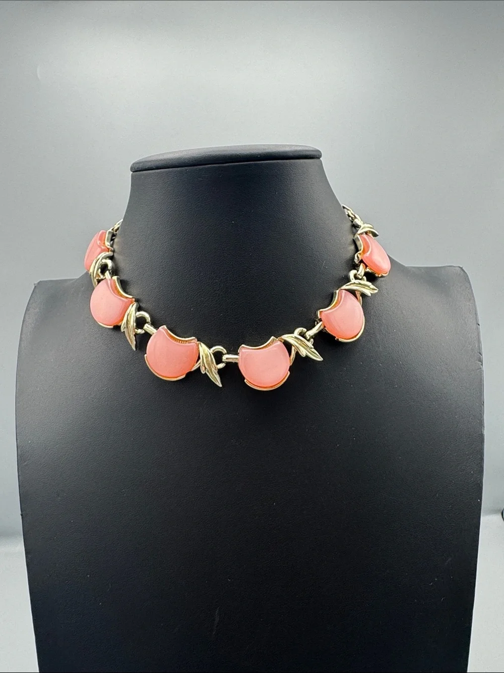 Rare Coro vintage pink cookie bite moon glow thermoset necklace - Picture 1 of 6